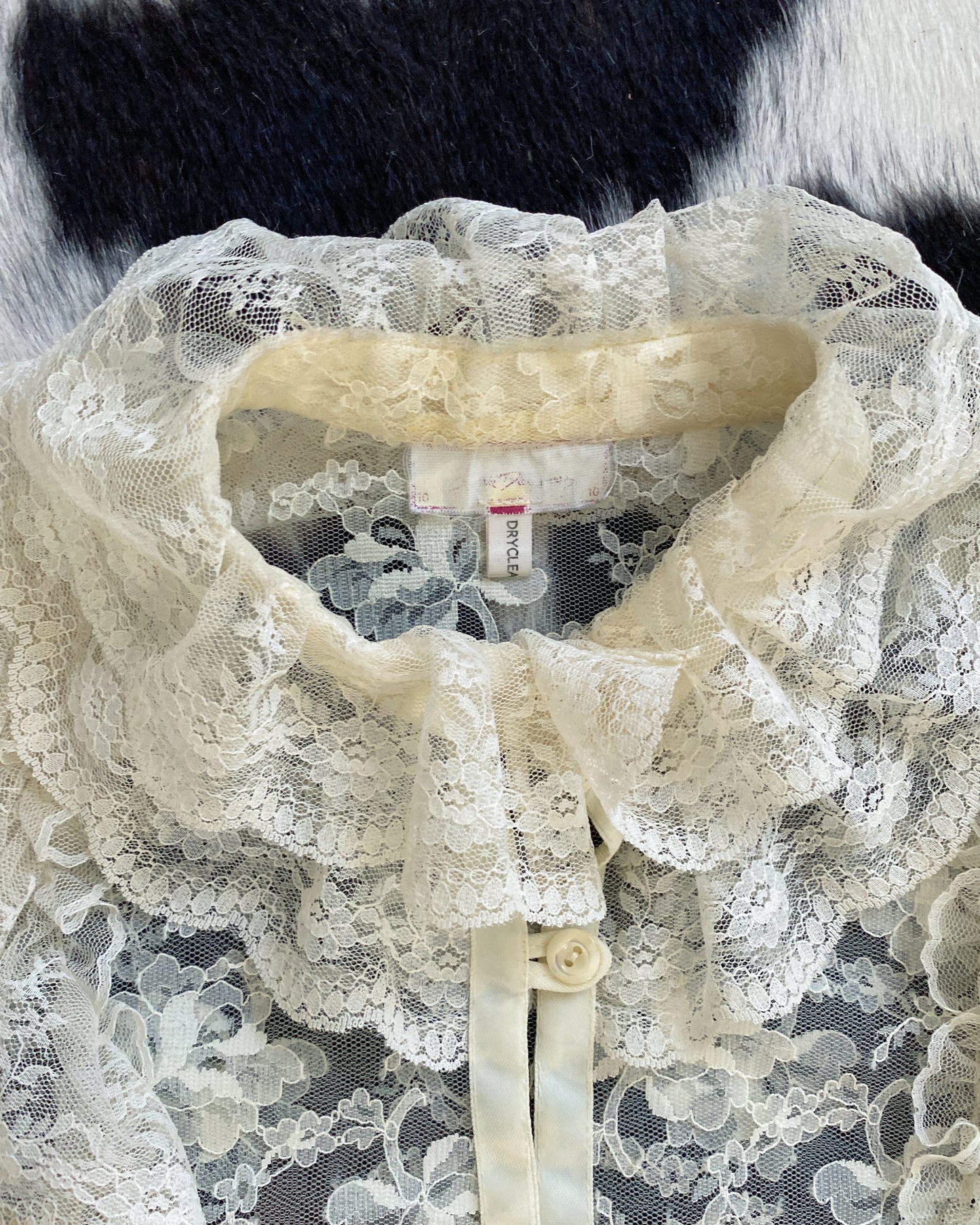 Stunning Cream Floral Lace Frilly Blouse | Size S/M