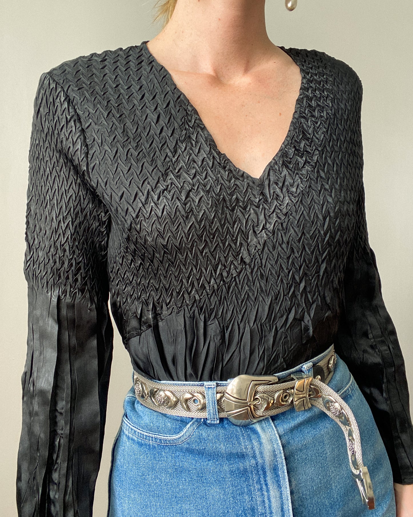 Y2K Black Crinkle Longsleeve Blouse | Size M