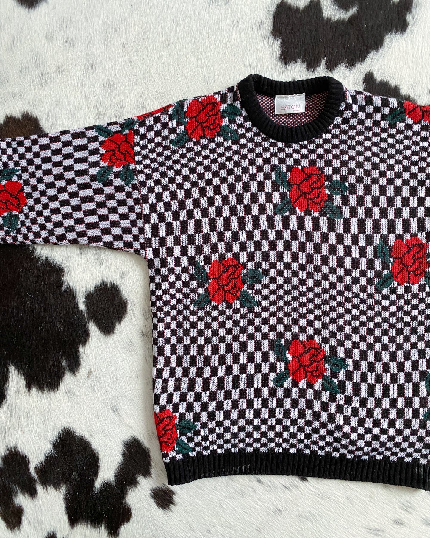 1980s Eaton Checkered & Rose Knit Sweater | Size S