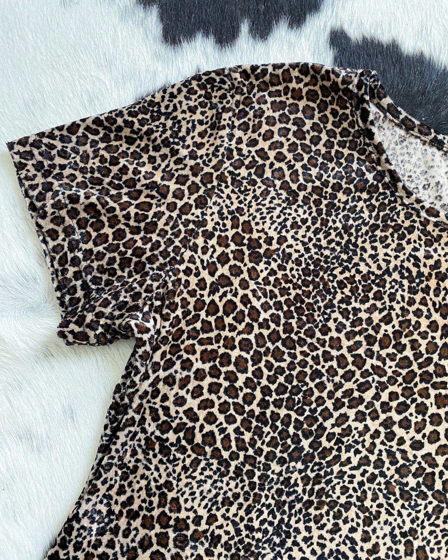 1990s Cheetah Print Velour Short Sleeve Top | Size L