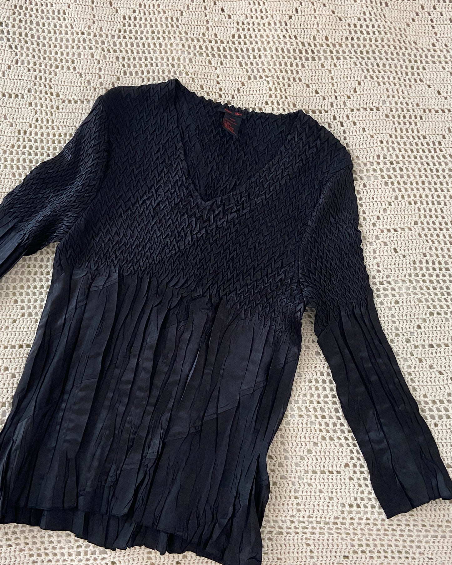 Y2K Black Crinkle Longsleeve Blouse | Size M