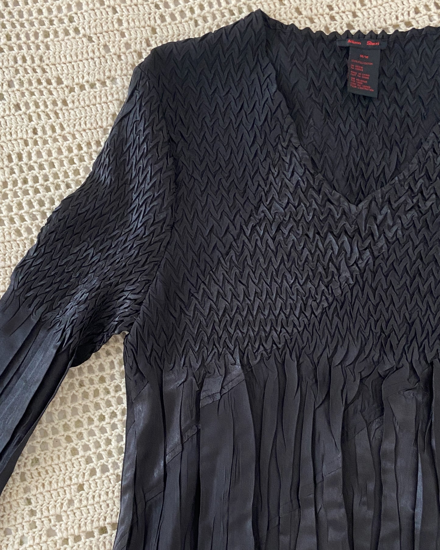 Y2K Black Crinkle Longsleeve Blouse | Size M