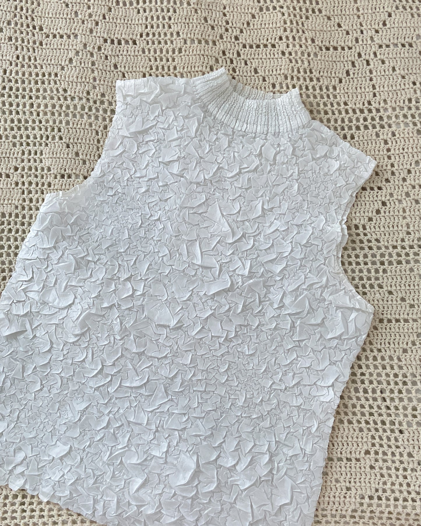 White Crinkle Mock-Neck Tank Top | Size XL