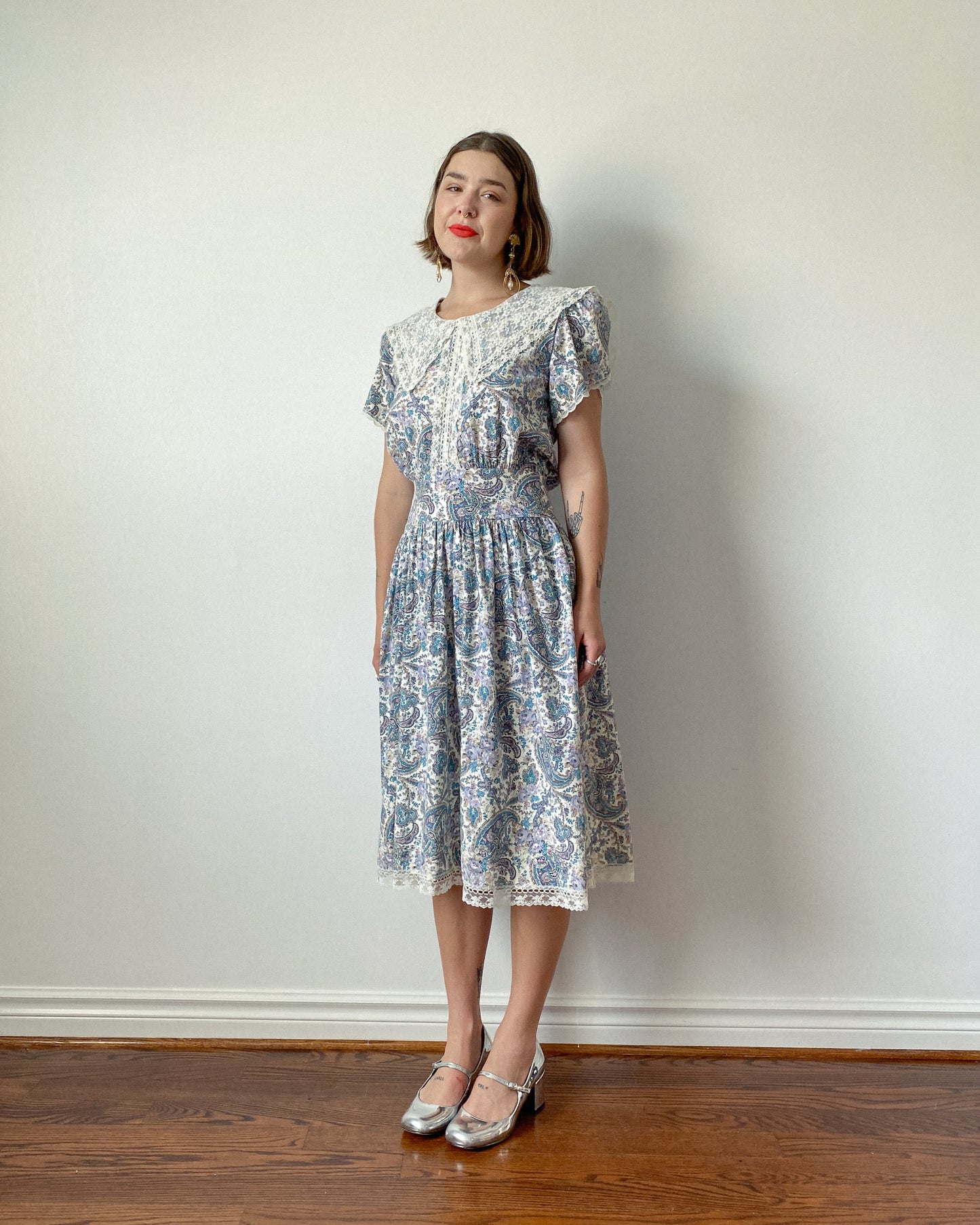 Vintage Floral Dress with Lace Collar, Made in USA | Size M