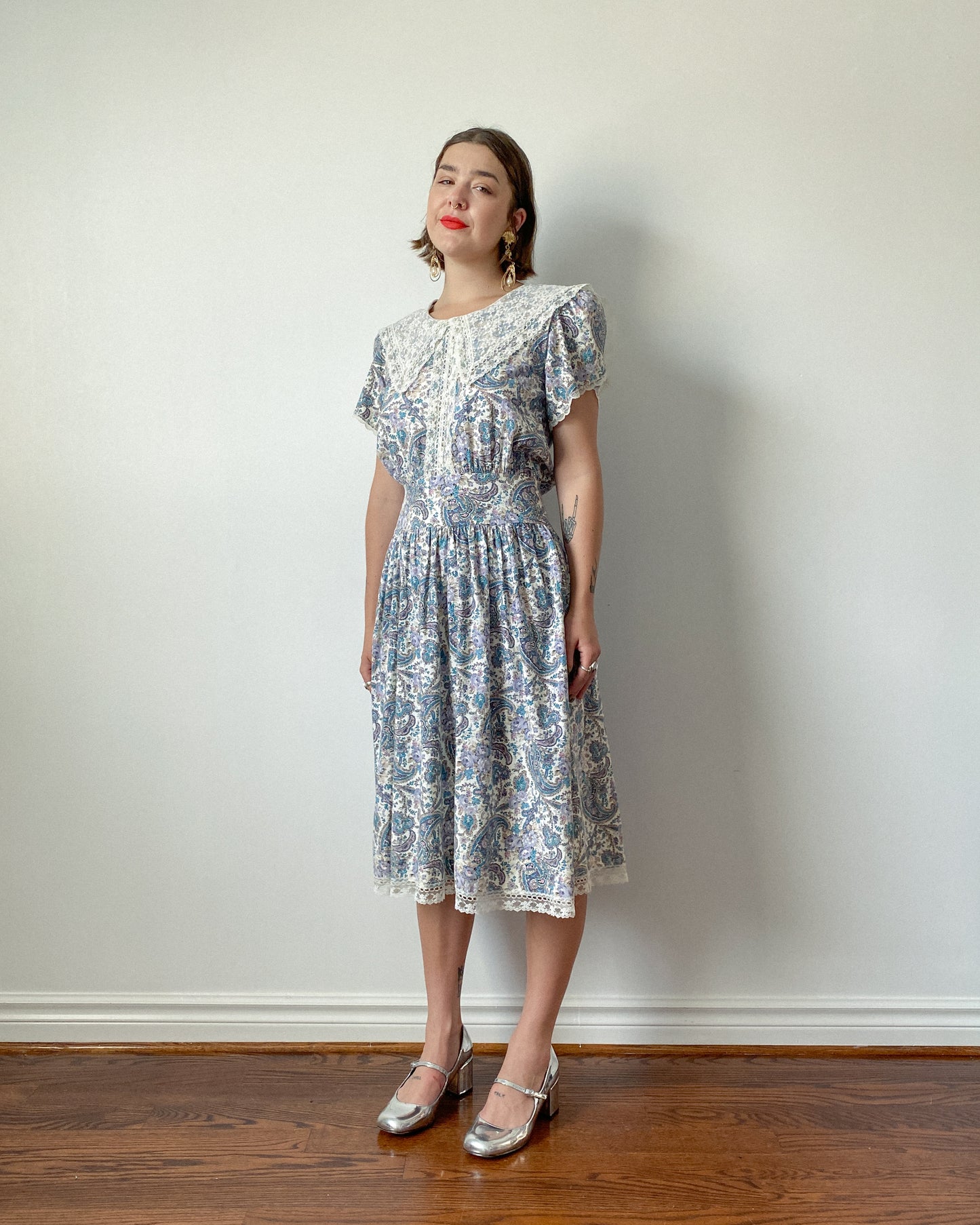 Vintage Floral Dress with Lace Collar, Made in USA | Size M