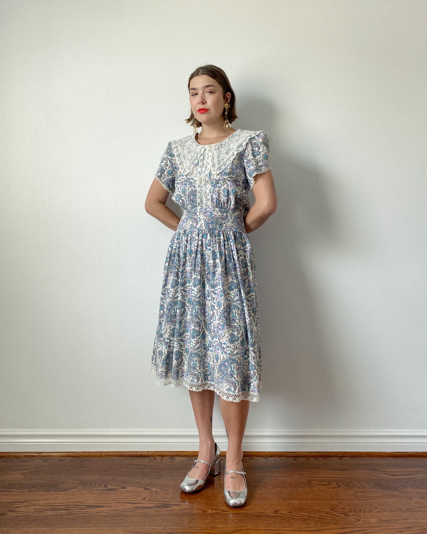 Vintage Floral Dress with Lace Collar, Made in USA | Size M